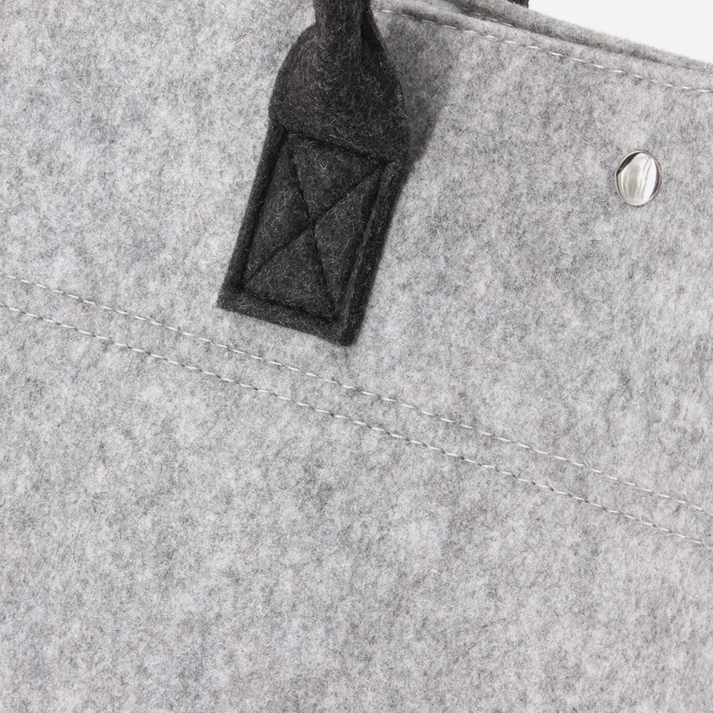 Panier à linge gris clair en forme de sac en feutre - Cadix - Bath Bazaar
